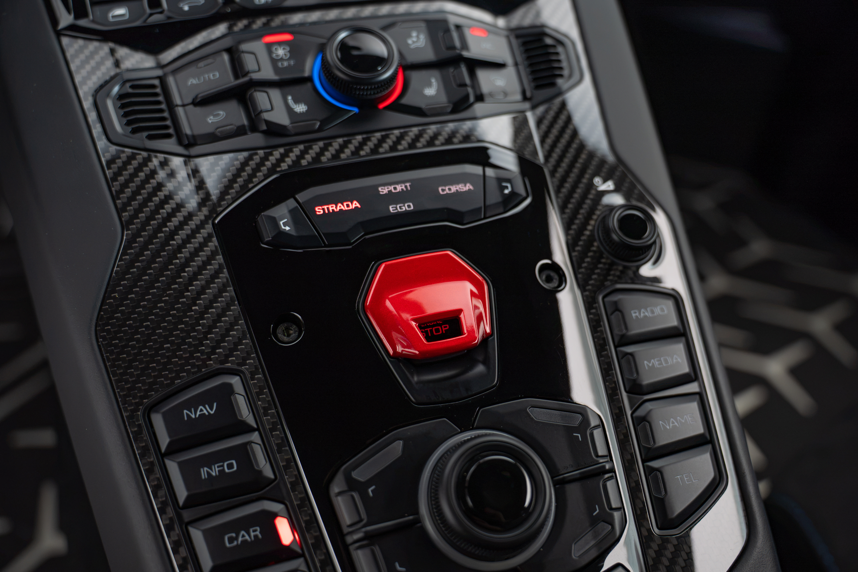 Used 2020 Lamborghini Aventador SVJ AWD/4WD image 19