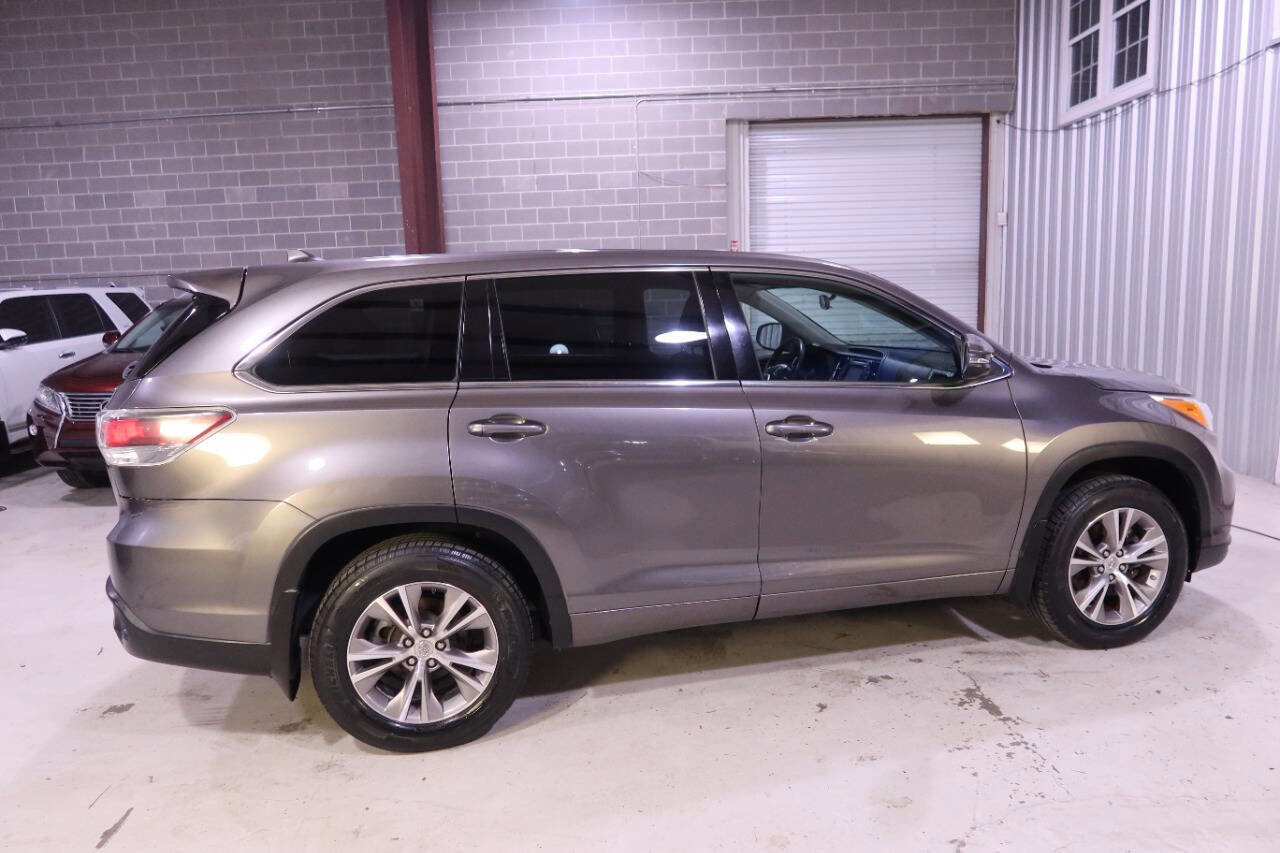 Used 2014 Toyota Highlander Plus AWD/4WD image 6