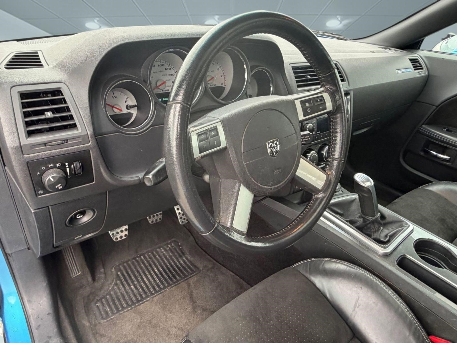 Used 2009 Dodge Challenger SRT8 w/ Spring Special Group RWD image 4