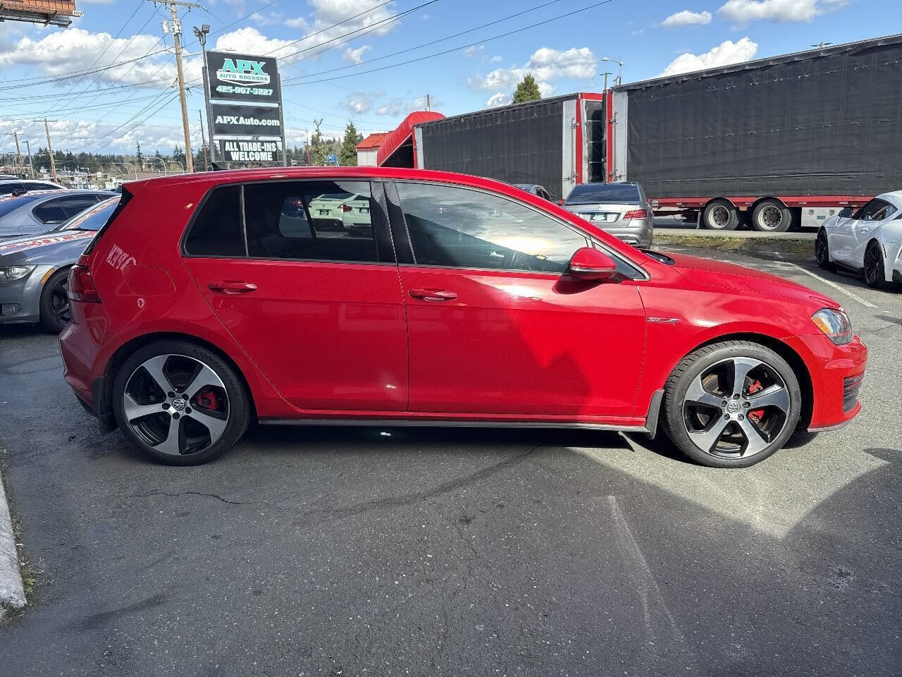 Used 2015 Volkswagen Golf 4-Door image 9