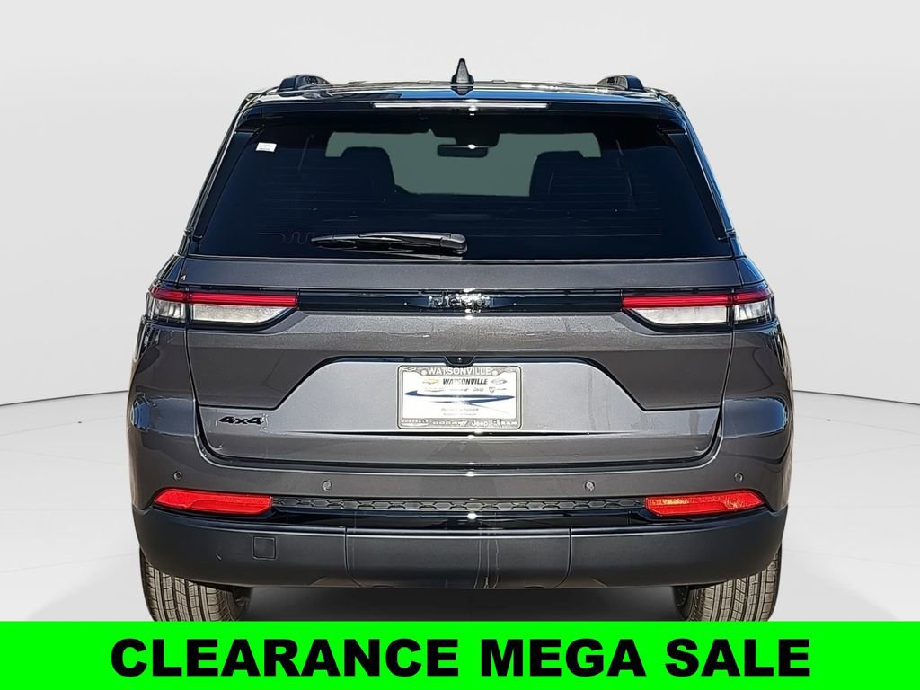 New 2025 Jeep Grand Cherokee Altitude image 4