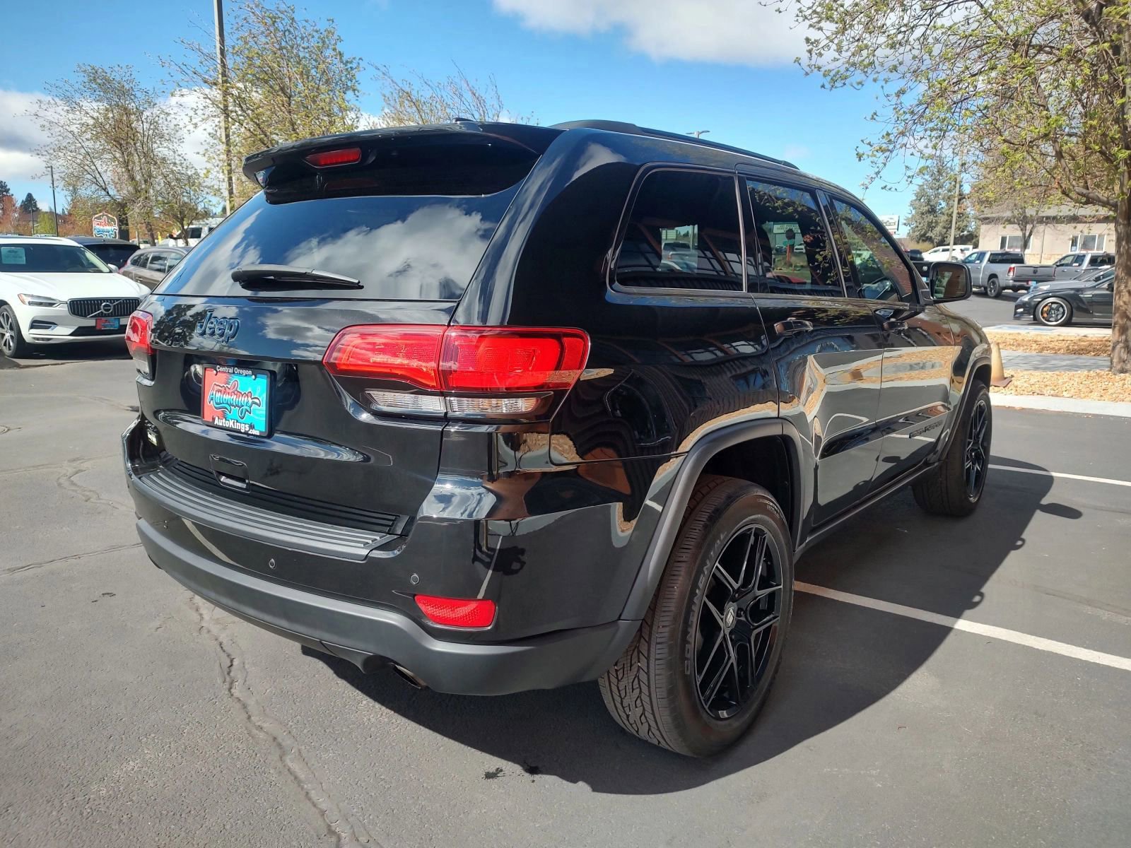 Used 2018 Jeep Grand Cherokee Laredo AWD/4WD image 5