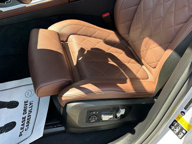 Used 2024 BMW X7 xDrive40i AWD/4WD image 14