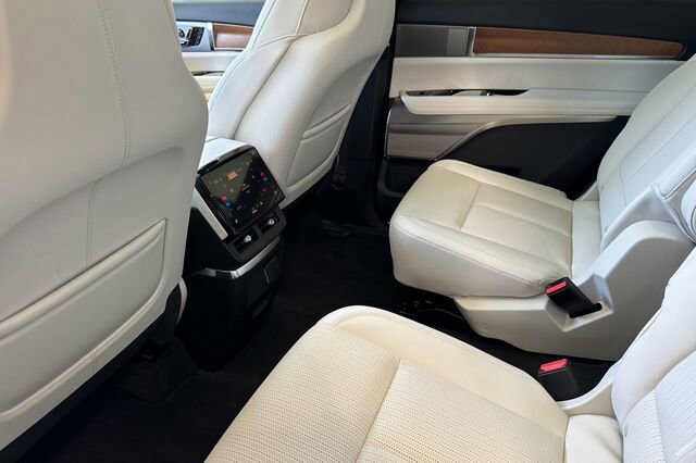 New 2026 Cadillac Vistiq Sport image 12