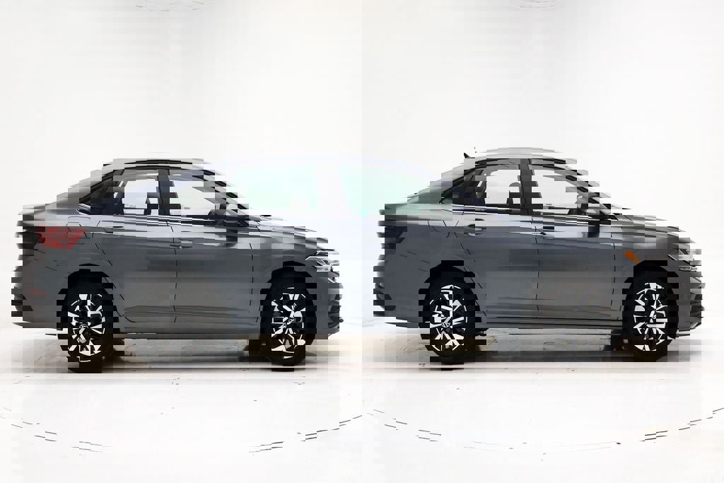 Used 2024 Volkswagen Jetta S image 2