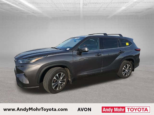Used 2022 Toyota Highlander XLE AWD/4WD image 4