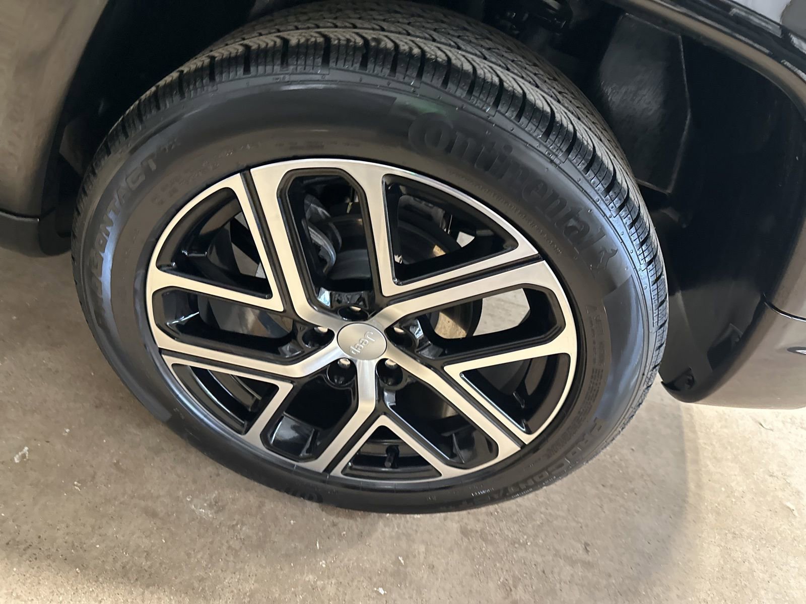 Used 2024 Jeep Compass Limited w/ Elite Group image 8