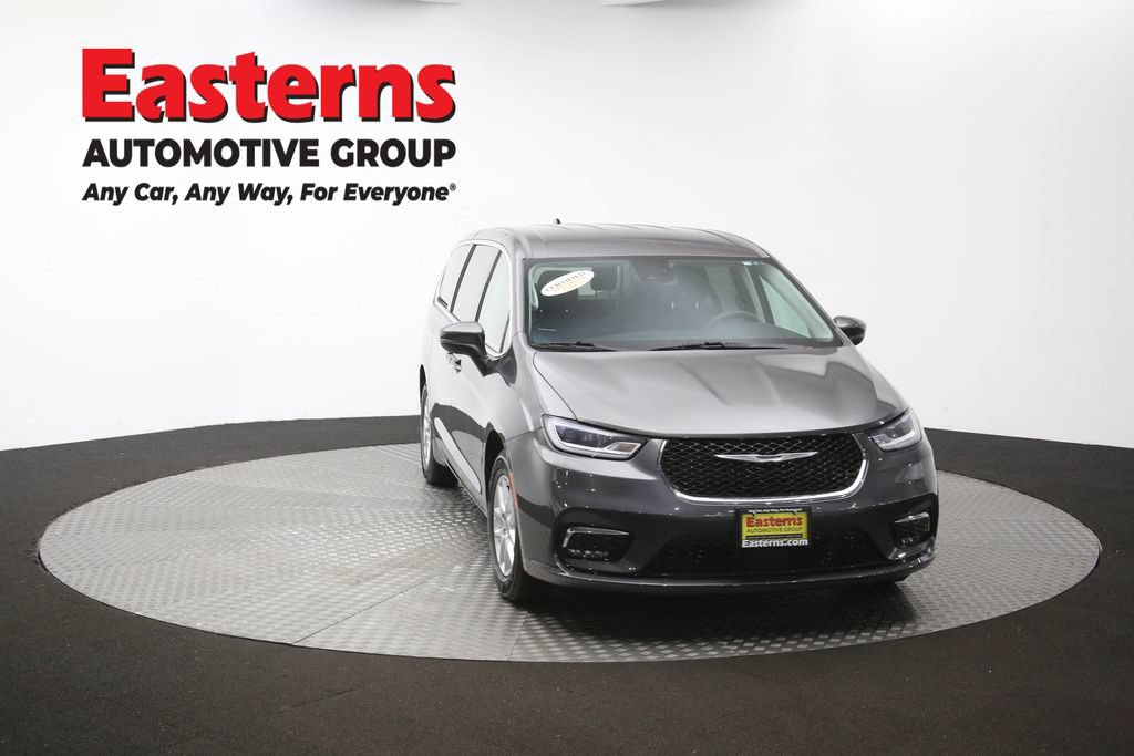 Used 2023 Chrysler Pacifica Touring-L FWD image 52