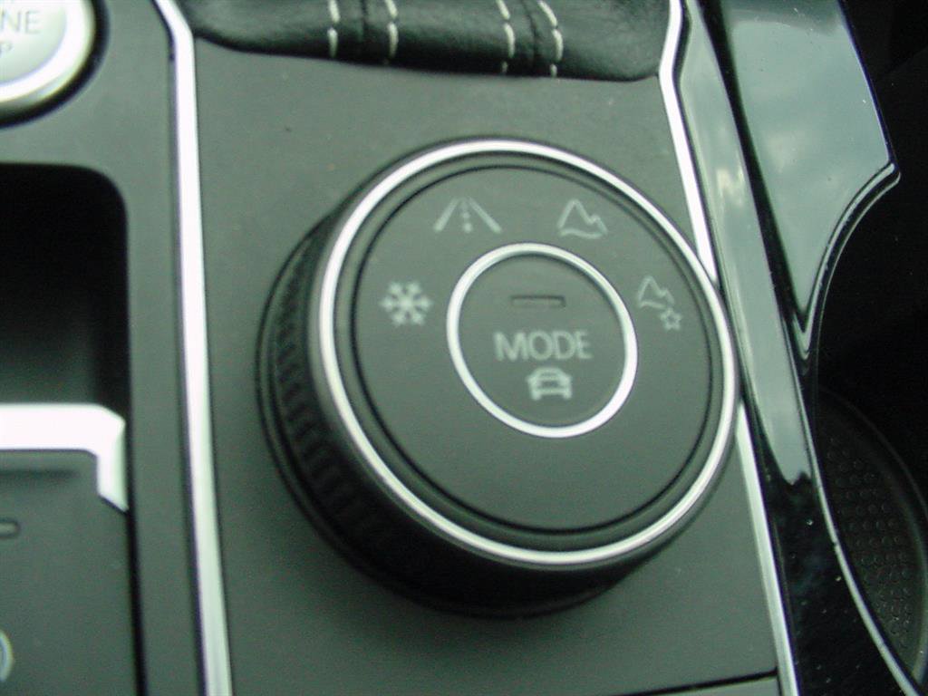 Used 2021 Volkswagen Atlas SEL R-Line image 16