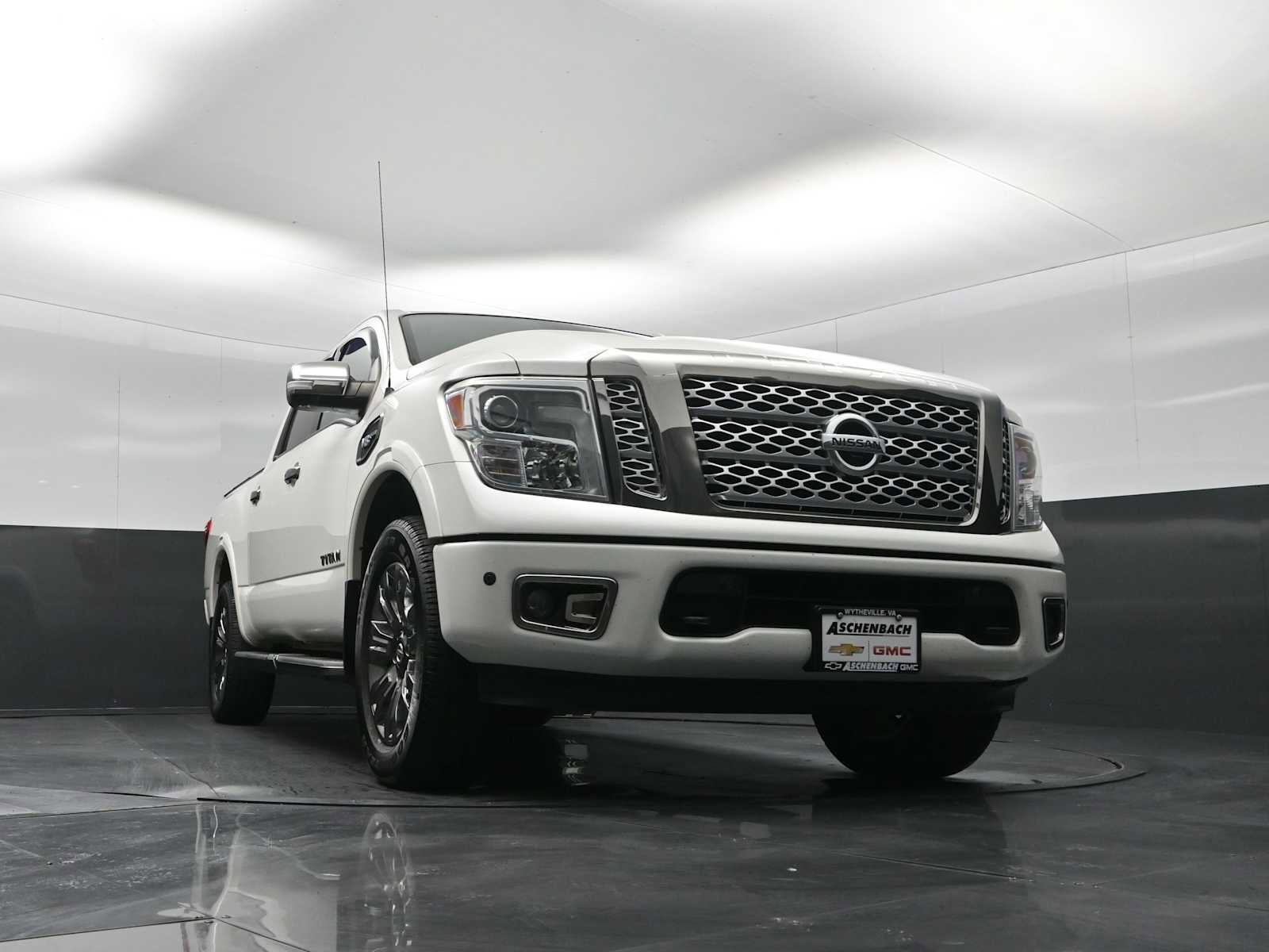 Used 2017 Nissan Titan Platinum Reserve image 23