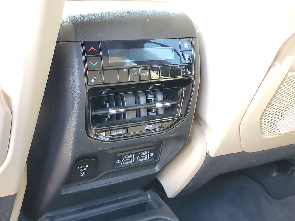 Used 2024 Jeep Grand Cherokee L Limited AWD/4WD image 13