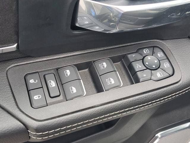 New 2026 RAM 2500 Laramie AWD/4WD image 15