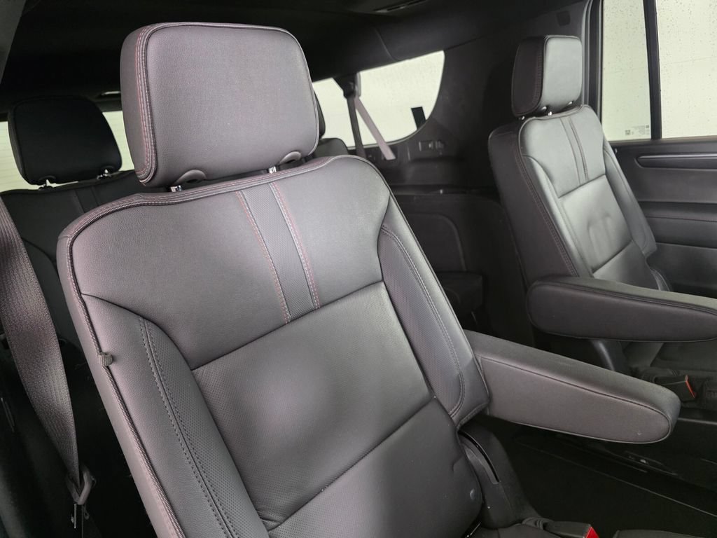 Used 2025 Chevrolet Suburban RST w/ RST Capability Package AWD/4WD image 30