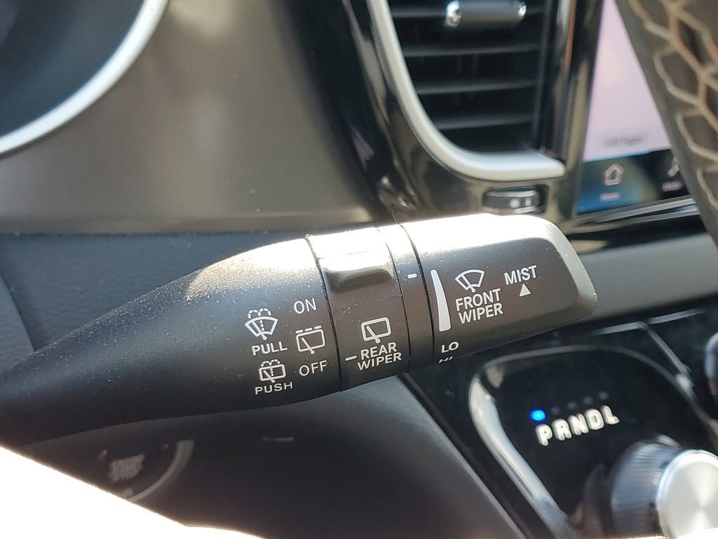 Used 2025 Chrysler Pacifica Select FWD image 28