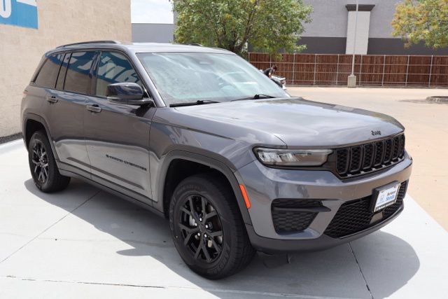 Used 2024 Jeep Grand Cherokee Altitude RWD image 4