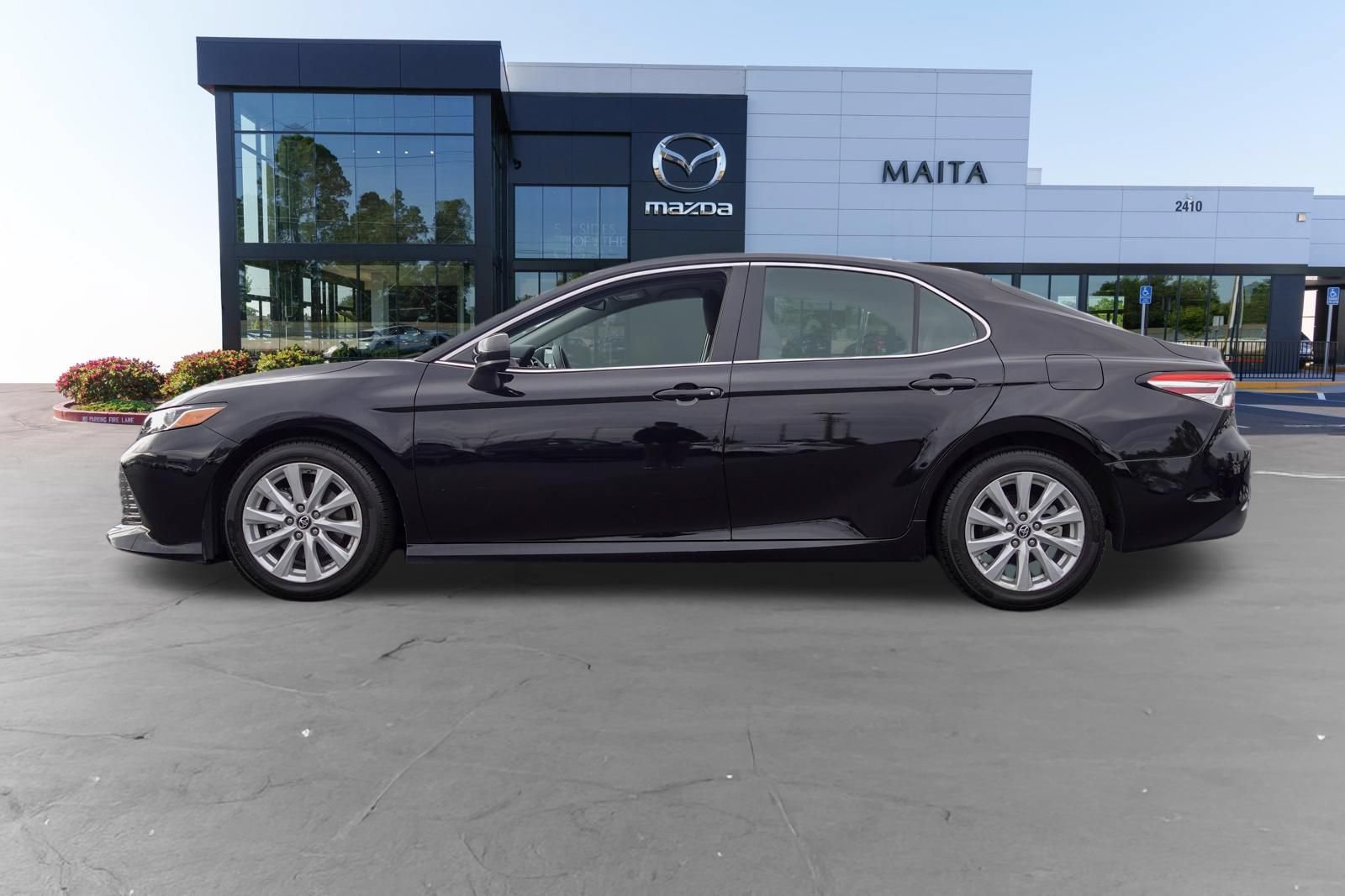 Used 2019 Toyota Camry LE FWD image 6