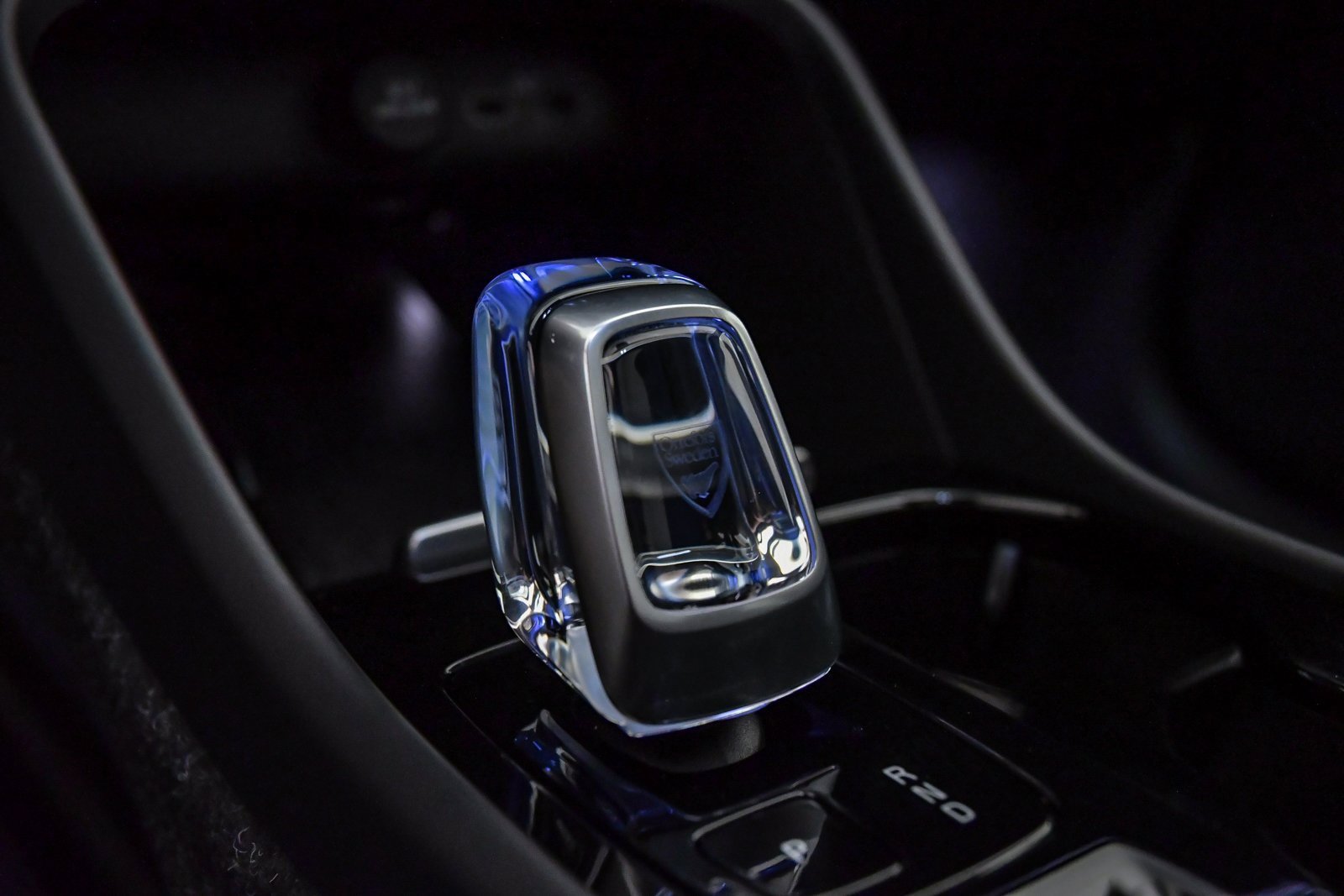 Used 2025 Volvo XC40 B5 Ultra w/ Climate Package image 24