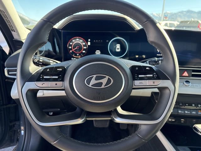 Used 2025 Hyundai Elantra Limited FWD image 12