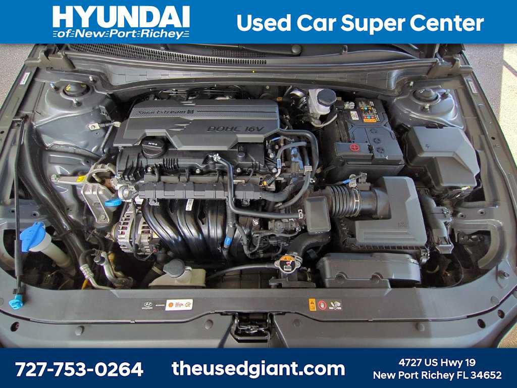 Used 2025 Hyundai Elantra SE FWD image 12
