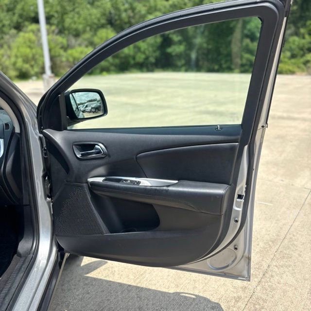 Used 2019 Dodge Journey SE FWD image 14