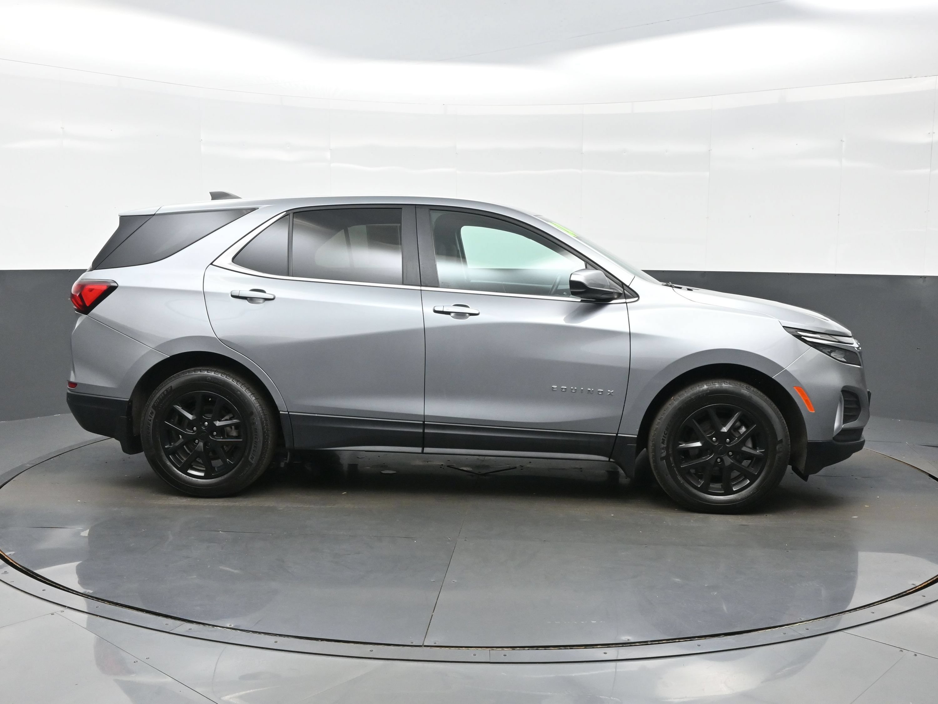 Used 2024 Chevrolet Equinox LT w/ LPO, Floor Liner Package FWD image 7