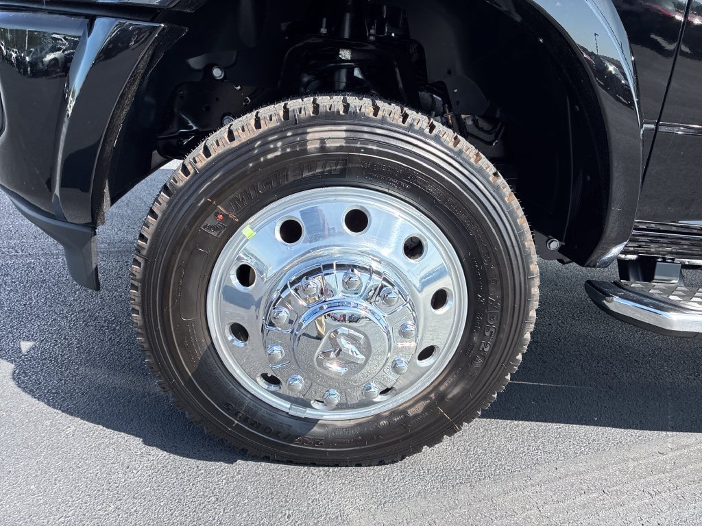 New 2026 RAM 4500 4x4 Crew Cab DRW w/ Laramie Trim Package image 6
