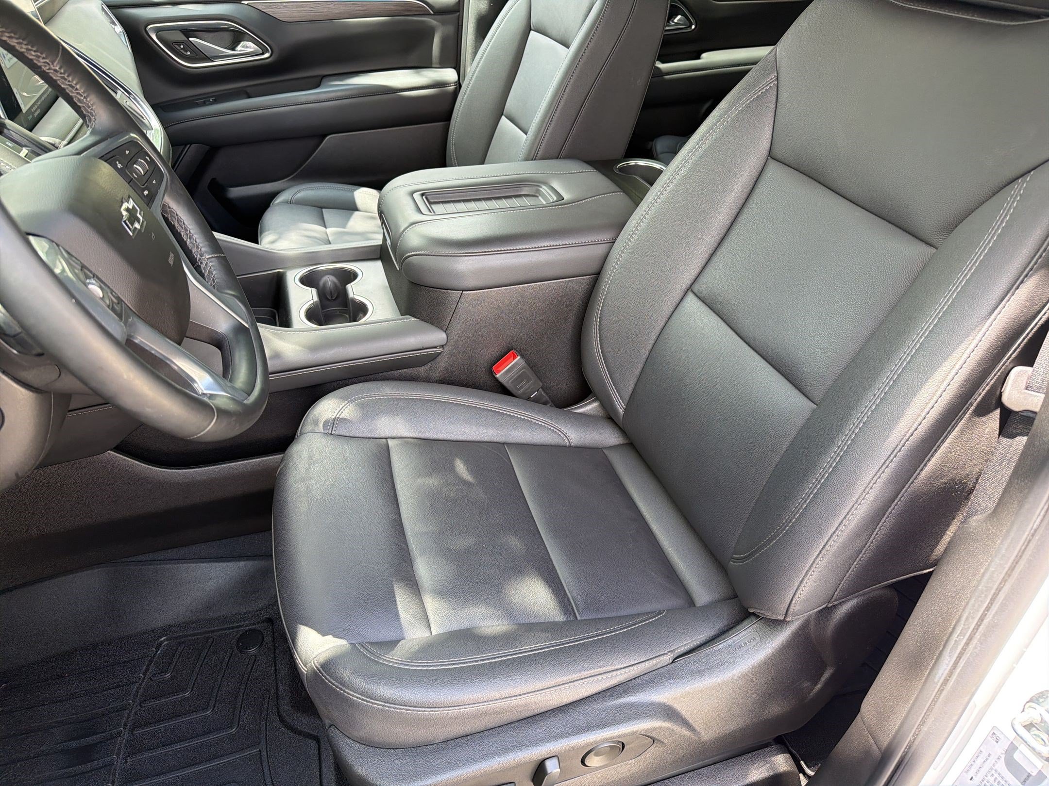 Used 2023 Chevrolet Tahoe Z71 w/ Luxury Package AWD/4WD image 27