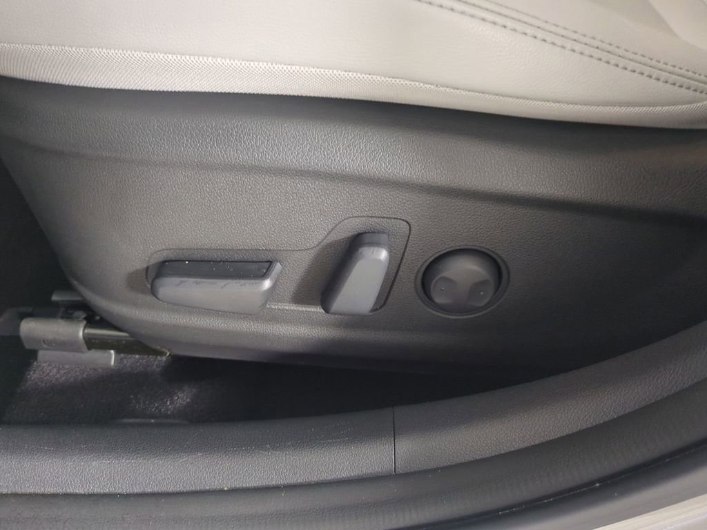 Used 2023 Hyundai Kona Limited w/ Cargo Package FWD image 23