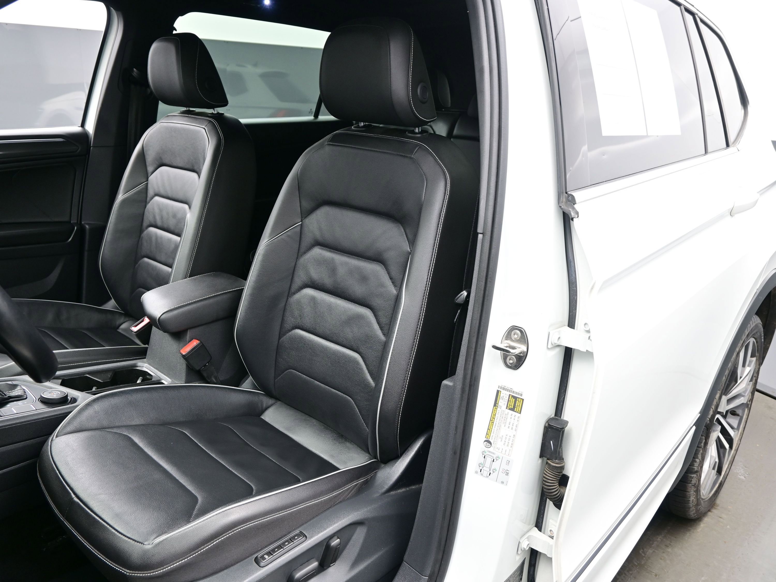 Used 2021 Volkswagen Tiguan SEL Premium R-Line image 12