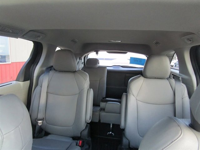 Used 2023 Toyota Sienna XLE AWD/4WD image 35