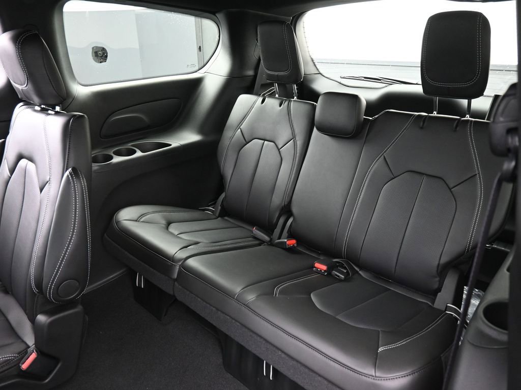 New 2026 Chrysler Pacifica Select w/ S Appearance Package image 12
