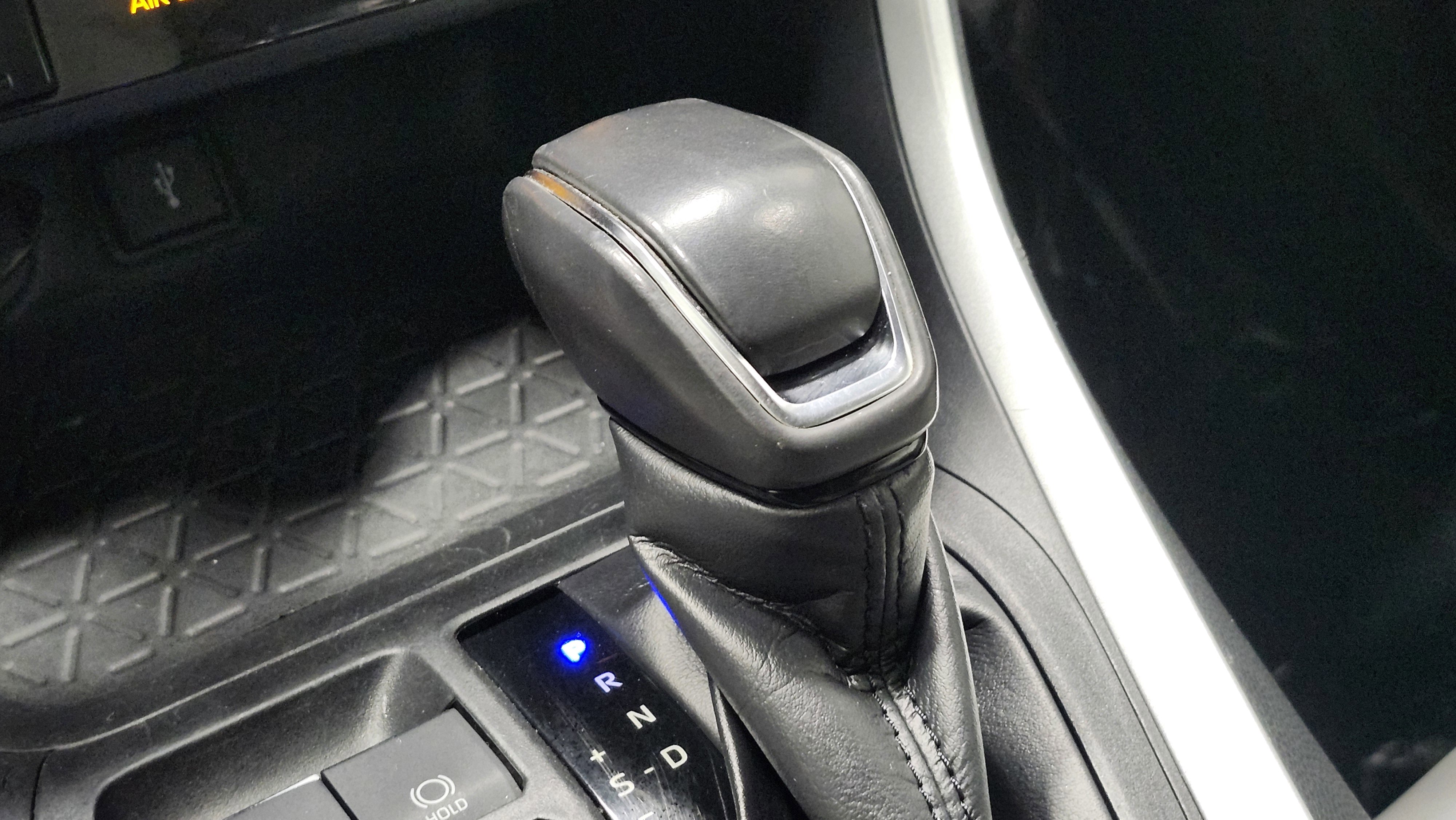 Used 2020 Toyota RAV4 XLE Premium image 34