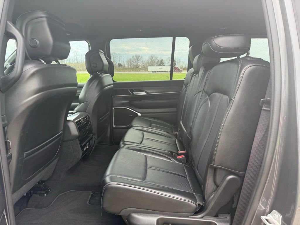 Used 2024 Jeep Wagoneer Series II w/ Flexible Seating Group image 14