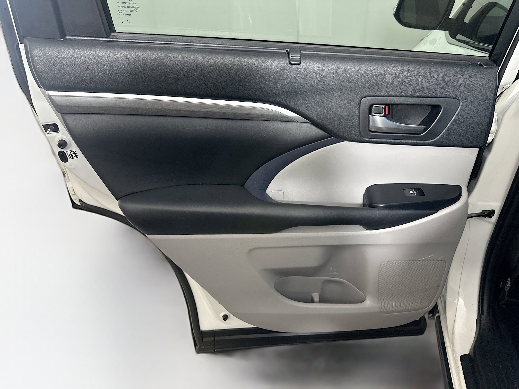 Used 2019 Toyota Highlander Limited FWD image 26
