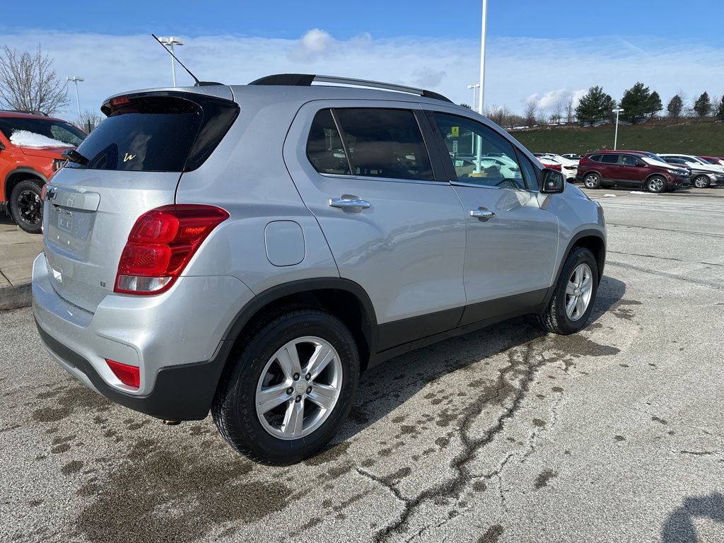 Used 2020 Chevrolet Trax LT w/ LT Convenience Package image 3