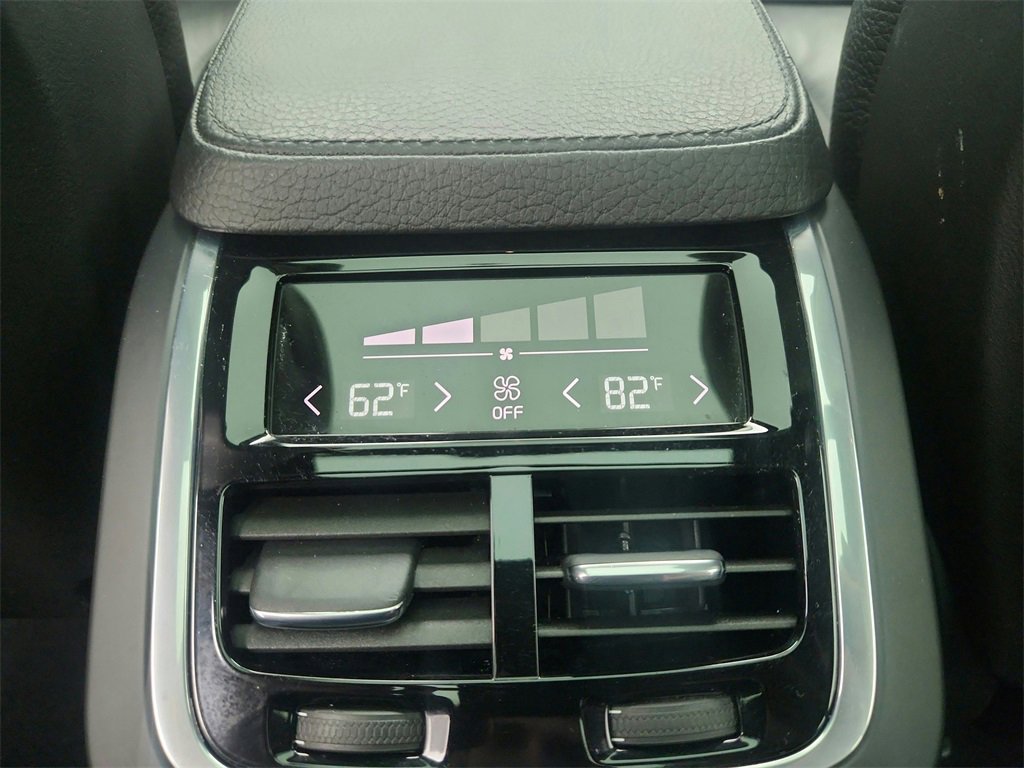 Used 2017 Volvo XC90 T6 Momentum w/ Vision Package image 35