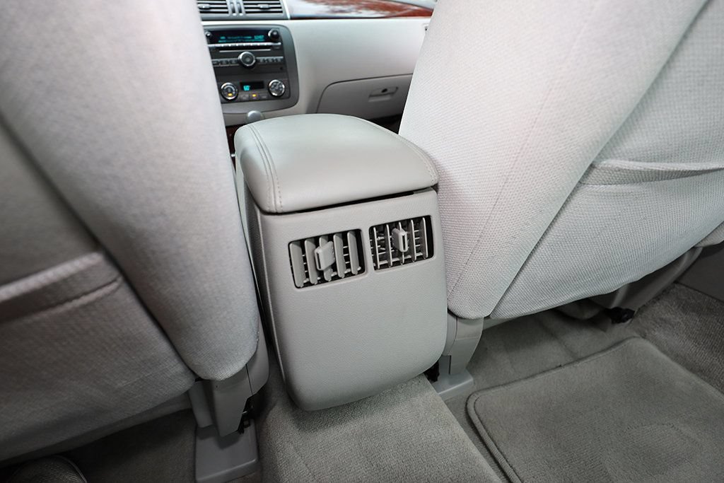 Used 2009 Buick Lucerne CX FWD image 30