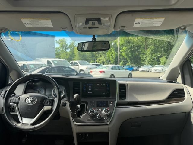 Used 2017 Toyota Sienna XLE w/ XLE Navigation Package FWD image 17