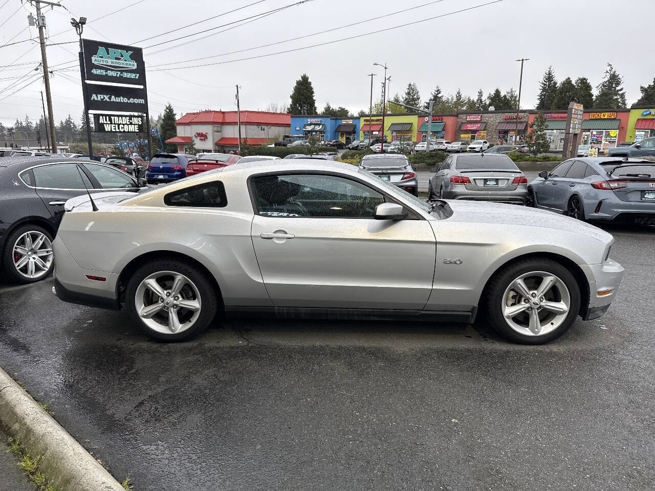 Used 2011 Ford Mustang GT RWD image 9