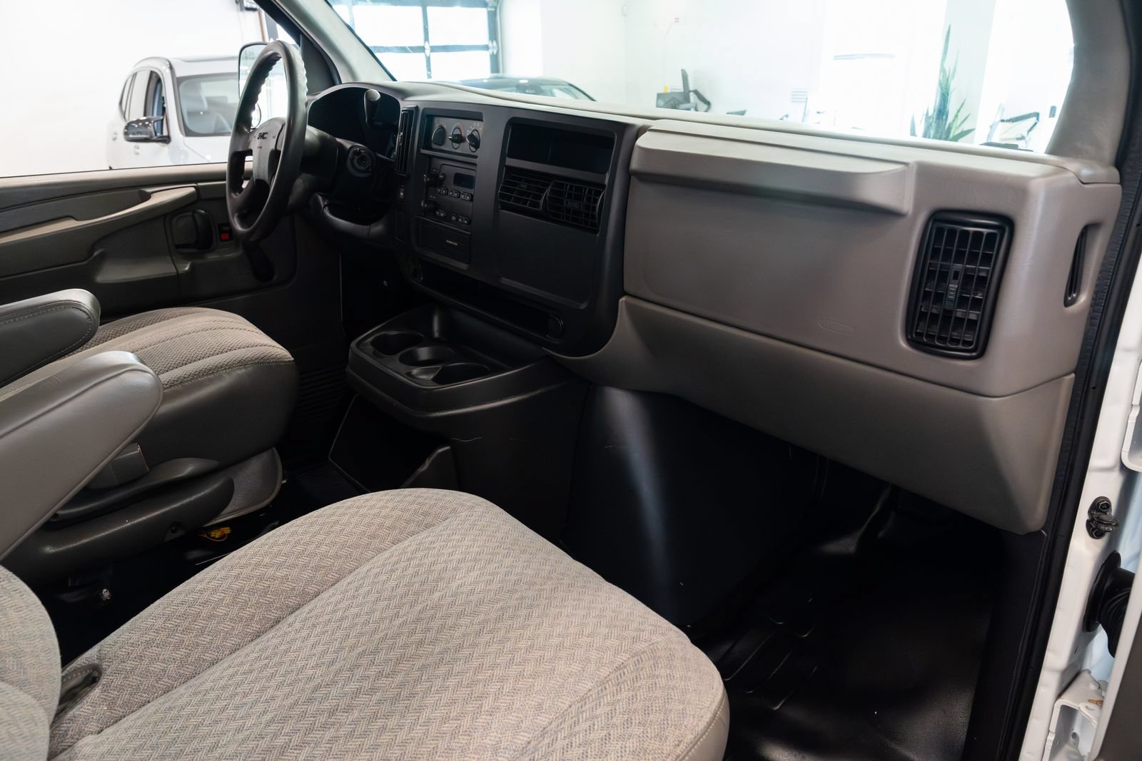 Used 2006 GMC Savana 1500 RWD image 21