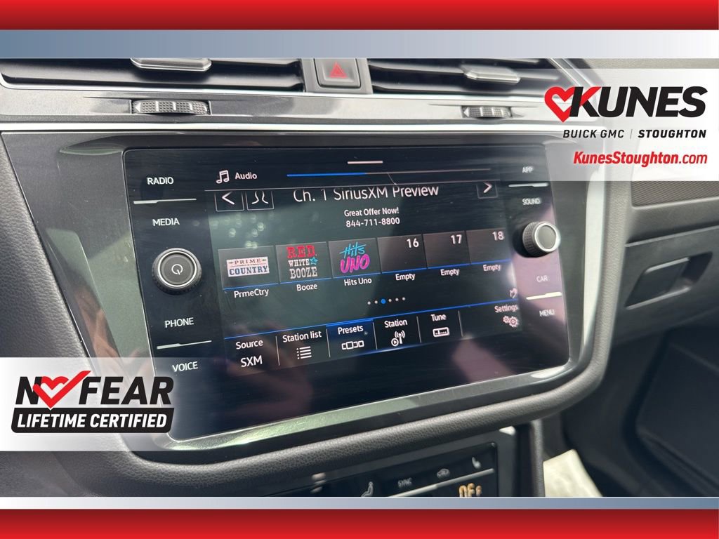 Used 2022 Volkswagen Tiguan SE w/ Panoramic Sunroof Package image 34