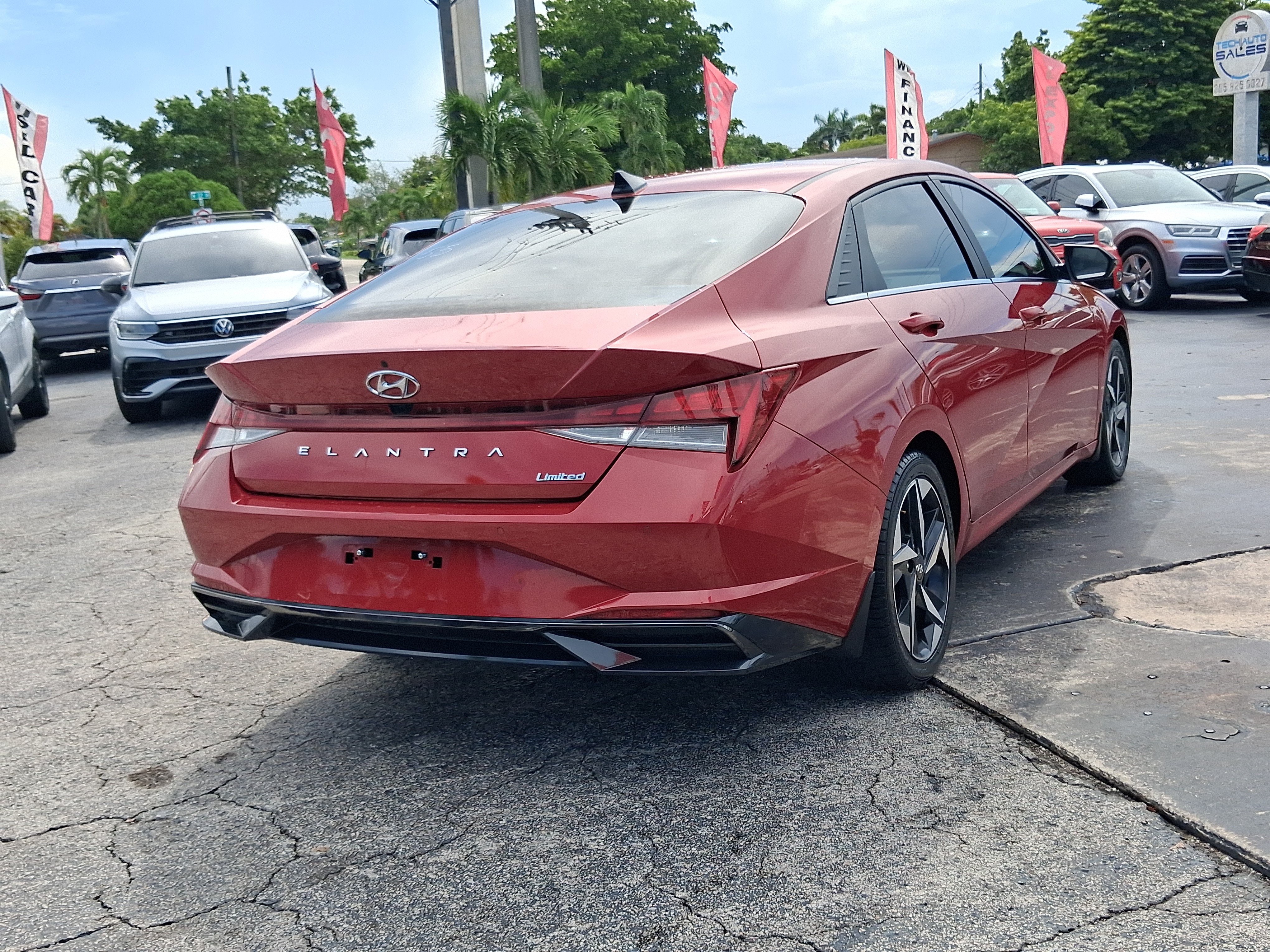 Used 2023 Hyundai Elantra Limited FWD image 5