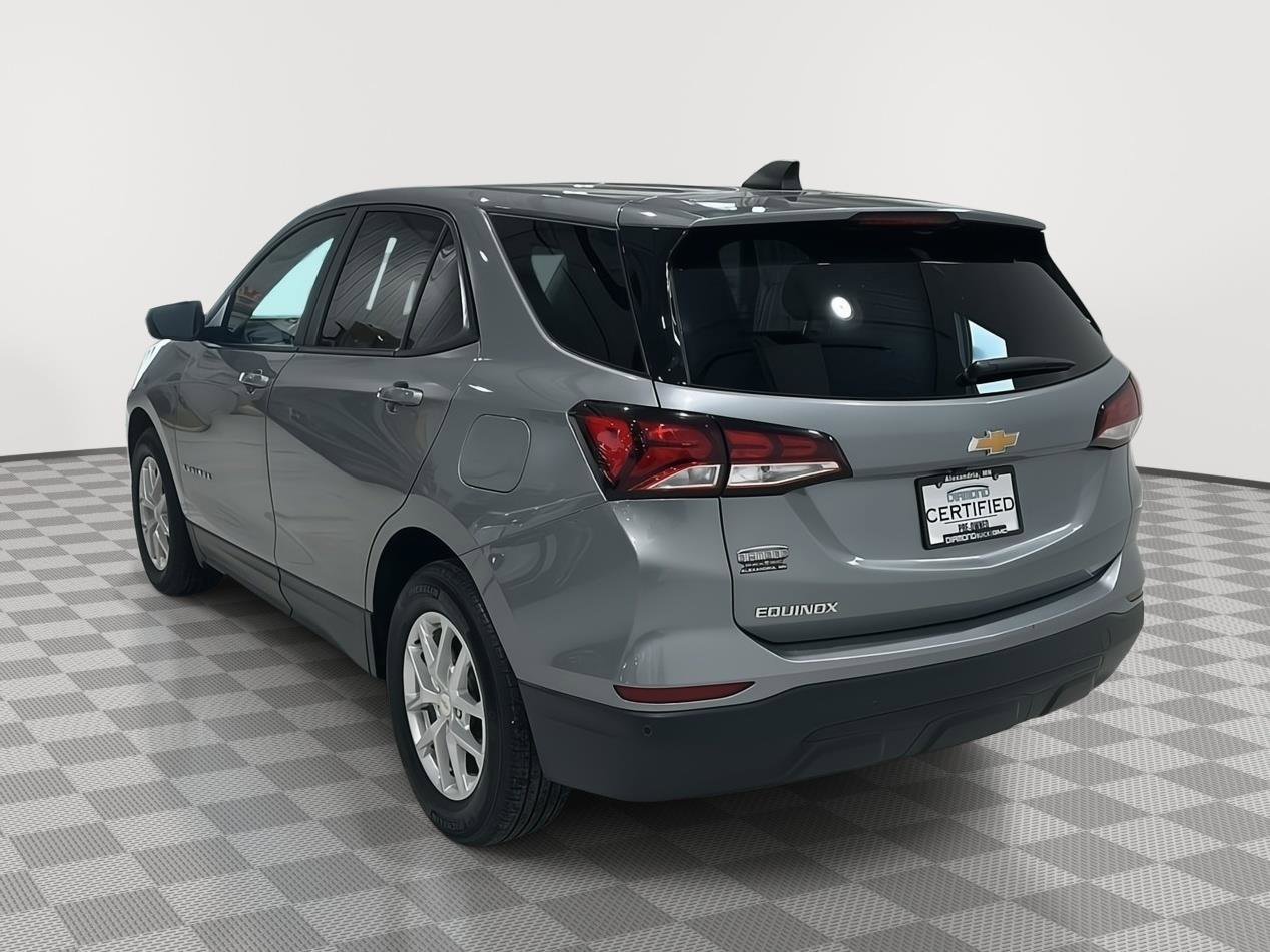 Used 2023 Chevrolet Equinox LS w/ LS Convenience Package FWD image 3