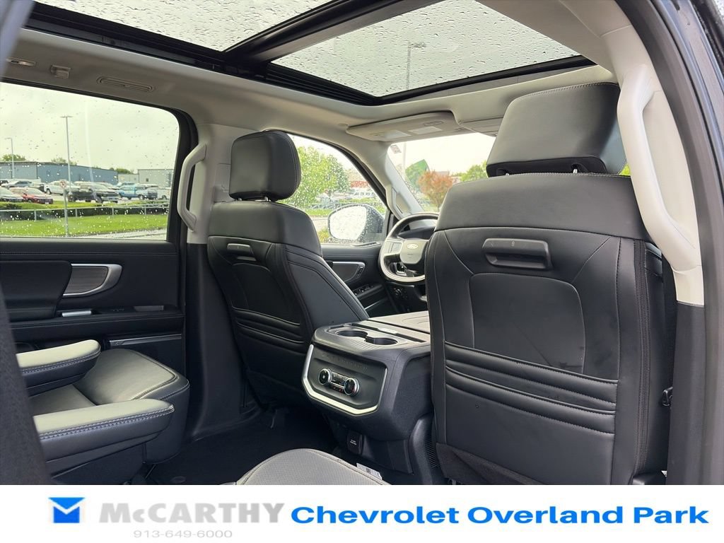 Used 2025 Ford Expedition Platinum AWD/4WD image 46