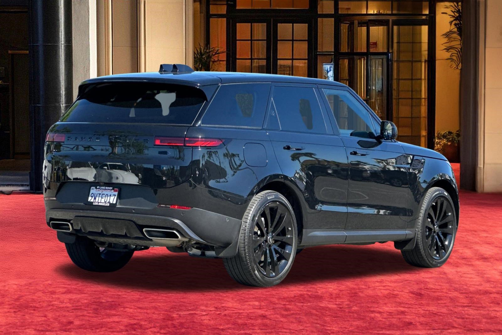 Used 2025 Land Rover Range Rover Sport SE image 10