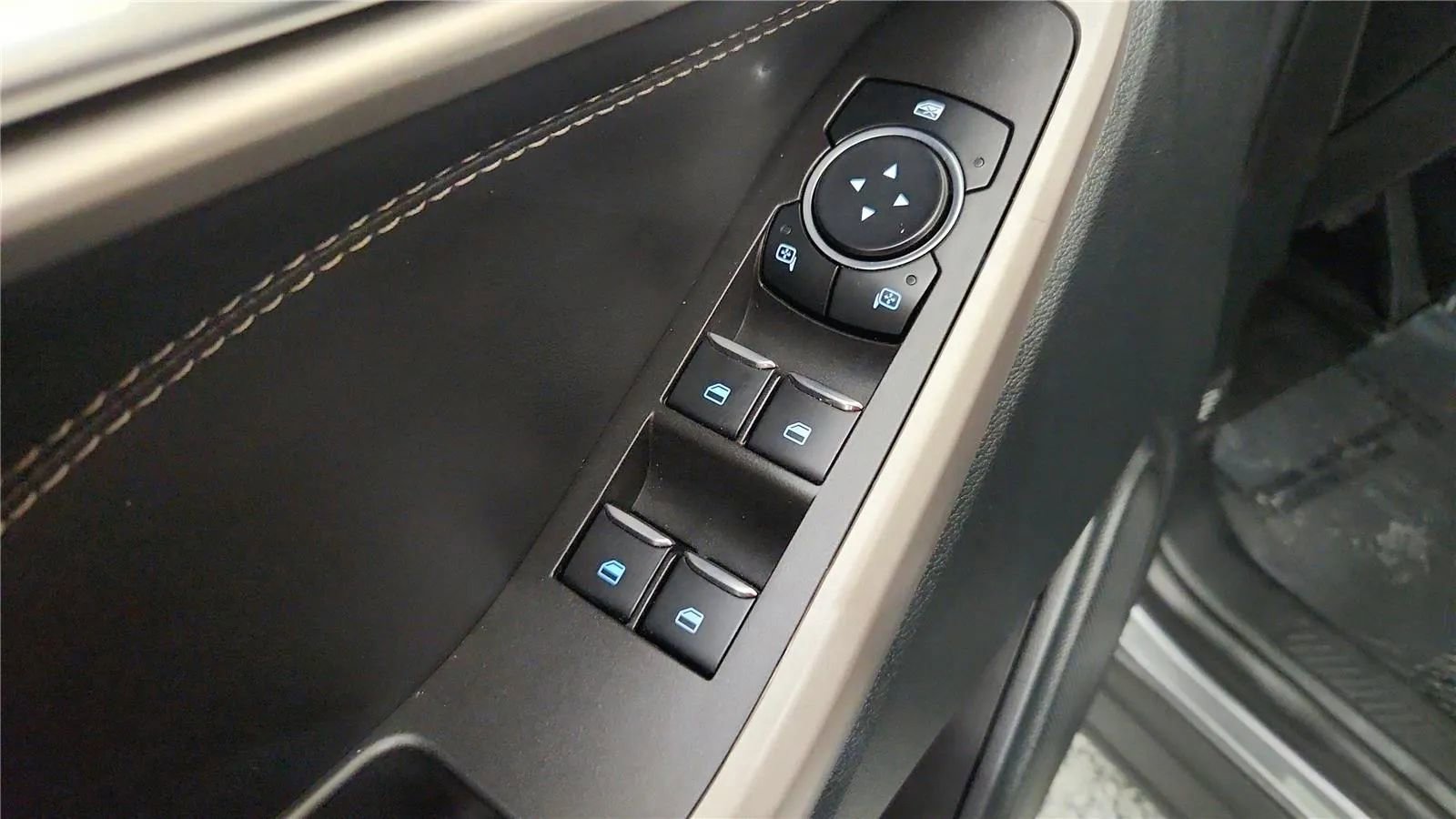 Used 2023 Ford Explorer XLT w/ Equipment Group 202A image 33