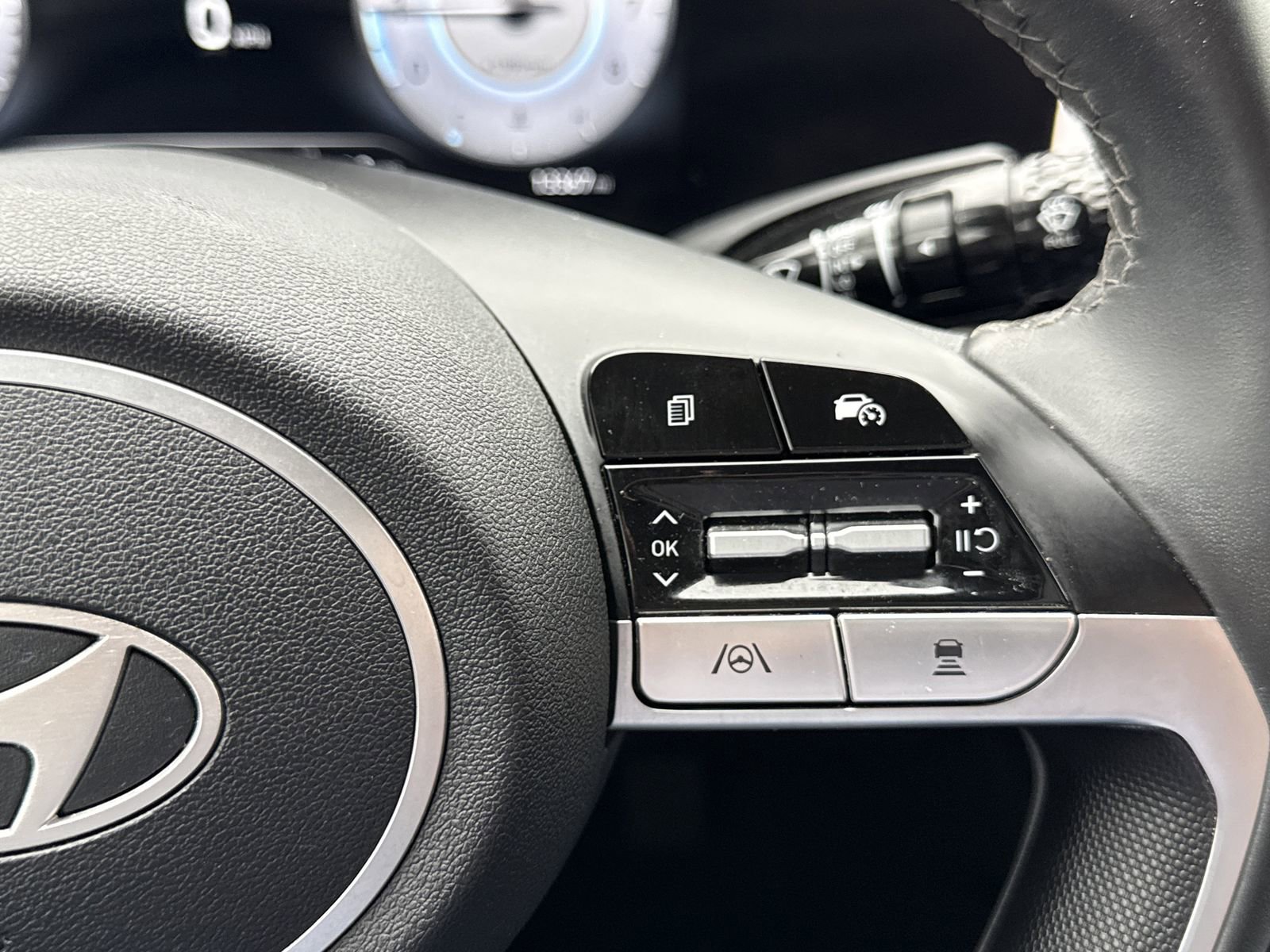 Used 2025 Hyundai Elantra SEL image 21