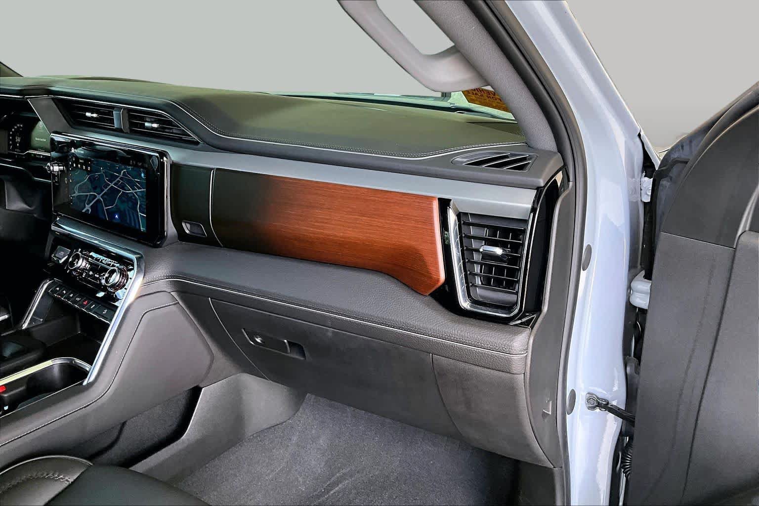 Used 2025 GMC Sierra 1500 Denali AWD/4WD image 19