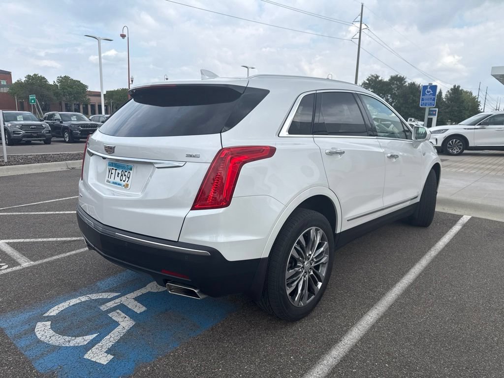 Used 2019 Cadillac XT5 Premium Luxury AWD/4WD image 2