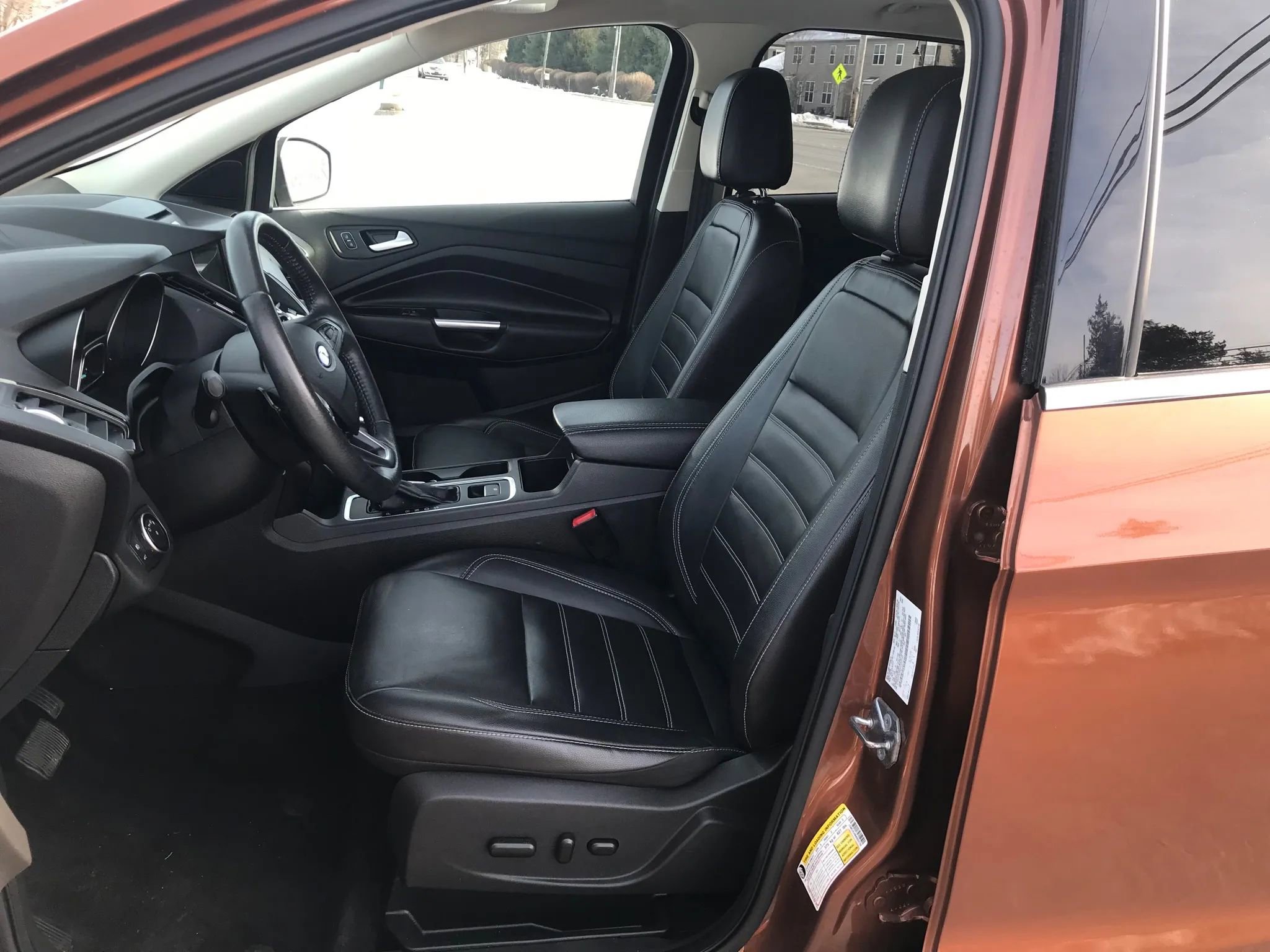 Used 2017 Ford Escape Titanium image 2